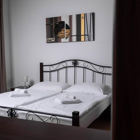 Penzion Kralovske Lazne Poděbrady Екстериор снимка