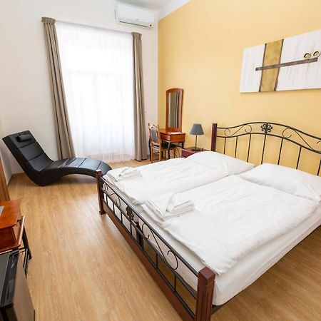 Penzion Kralovske Lazne Poděbrady Екстериор снимка