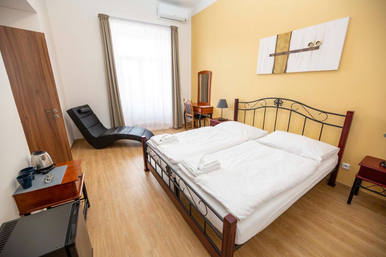 Penzion Kralovske Lazne Poděbrady Екстериор снимка
